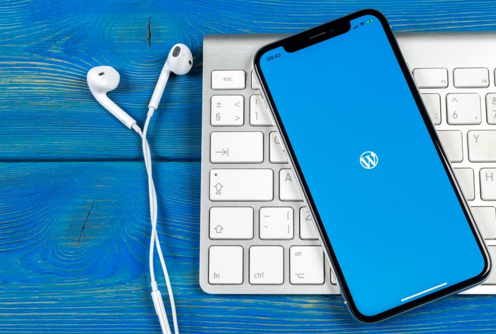 Comment masquer les autres méthodes d'expédition lorsque la livraison gratuite est disponible sur WooCommerce ?